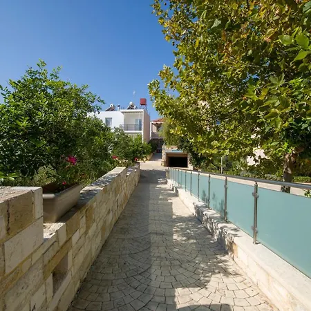 Ξενοδοχείο Isida 3*